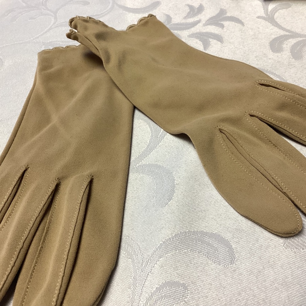 Vintage women’s gloves by HANSEN size 8, rich TAN COFFEE COLOR